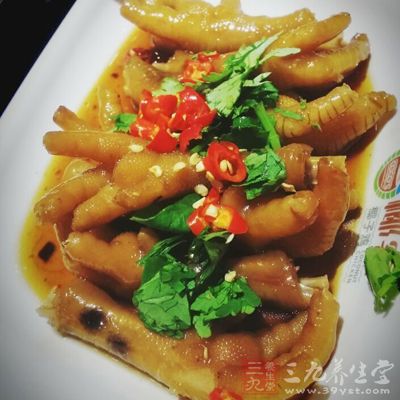 在生活中為了保護腸胃，可以少吃一點泡椒鳳爪
