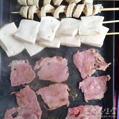 在這些燒烤食材的本身就存在較多的安全隱患 在這些燒烤食材的本身就存在較多的安全隱患