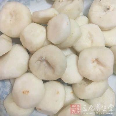 常吃生荸荠，其中的姜片蟲就會進入人體並附在腸粘膜上