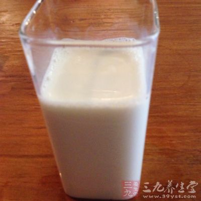 牛奶裡面有一種色氨酸