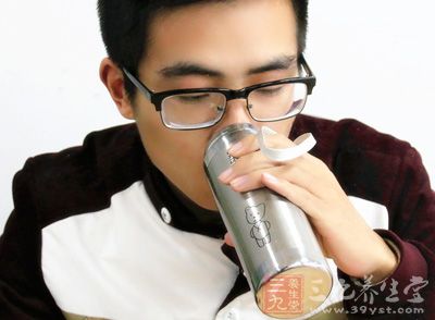 不少人喝茶、喝咖啡、喝湯、喝粥都喜歡趁熱 不少人喝茶、喝咖啡、喝湯、喝粥都喜歡趁熱