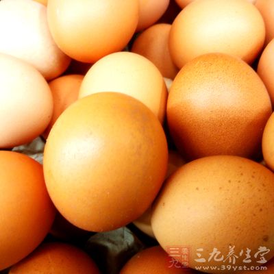 生吃雞蛋很容易把雞蛋當中含有的細菌吃進肚子裡去