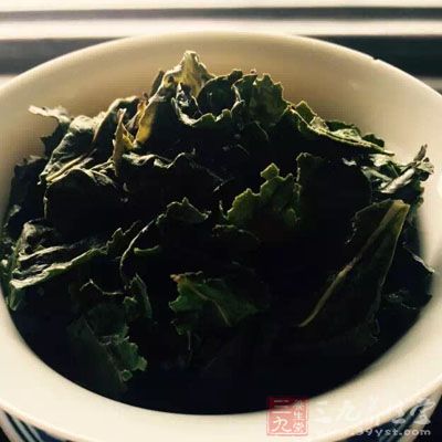 利用茶的寒涼之性，達到清熱解毒的效果