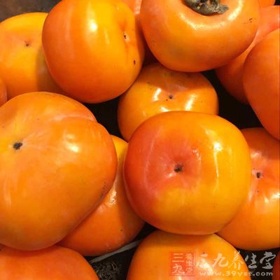 人們吃柿子比吃同樣數量的蘋果、生梨更有飽腹感