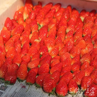 草莓富含維生素和果膠物質,防治動脈粥樣硬化 草莓富含維生素和果膠物質,防治動脈粥樣硬化