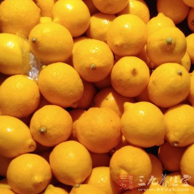 珍菌，超市有售，也可用金針菇替代、鮮筍、豆腐、檸檬