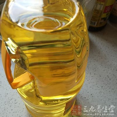 用花生油50-200ml1次頓服或2次分服，治療成人腸扭轉2例