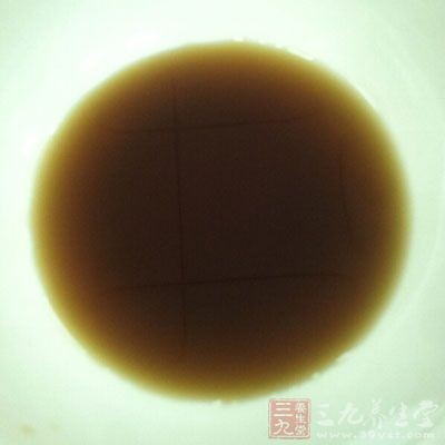 吃生魚片的時候加入醋能夠避免身體受到傷害