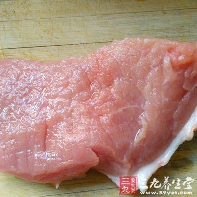 喂養過瘦肉精的豬毛色紅潤光亮,賣相好 喂養過瘦肉精的豬毛色紅潤光亮,賣相好