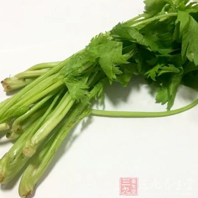 芹菜是有殺精作用的,雖然其有著良好的降血壓的作用,但是,殺精的功效也得到了專家們的認可 芹菜是有殺精作用的,雖然其有著良好的降血壓的作用,但是,殺精的功效也得到了專家們的認可