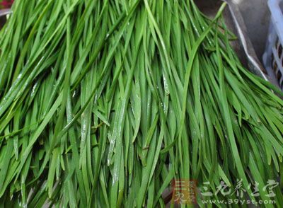 韭菜不可與蜂蜜同信，因為韭菜與蔥、蒜同科同屬