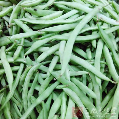 四季豆,土豆,胡蘿卜,肉適量,鹽,雞精,醬油,蘑菇精,香油,糖適量,五香粉 四季豆,土豆,胡蘿卜,肉適量,鹽,雞精,醬油,蘑菇精,香油,糖適量,五香粉