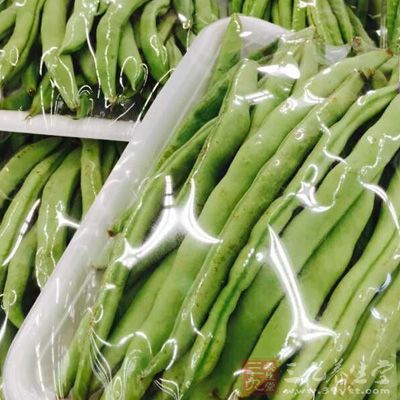 四季豆500克,油,豬肉100克,姜、蒜末和料酒、生抽適量,鹽、糖和雞精適量 四季豆500克,油,豬肉100克,姜、蒜末和料酒、生抽適量,鹽、糖和雞精適量
