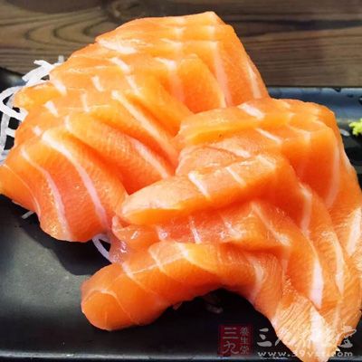 有的人會嫌冷凍過會破壞魚的風味和口感,喜歡“新鮮”的生魚 有的人會嫌冷凍過會破壞魚的風味和口感,喜歡“新鮮”的生魚