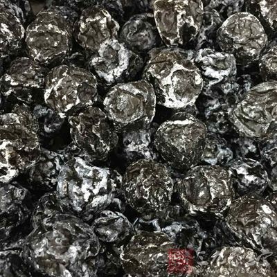 烏梅是一種十分受人喜愛的休閒零食 烏梅是一種十分受人喜愛的休閒零食