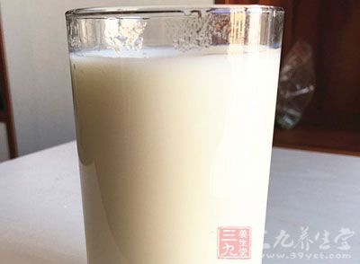首先我們應該搞清楚，什麼樣的牛奶就是過期了的