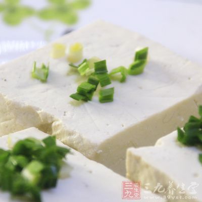 豆腐中含有大量的植物蛋白質 豆腐中含有大量的植物蛋白質