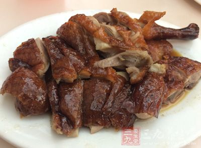 高溫煎炸的食物,及長時間在陽光下曝露的食物,如熏魚、烤鴨等 高溫煎炸的食物,及長時間在陽光下曝露的食物,如熏魚、烤鴨等