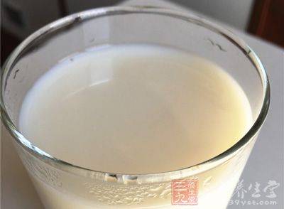 牛奶中含有大量的優質蛋白質 牛奶中含有大量的優質蛋白質