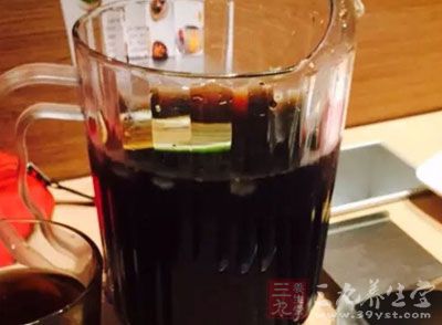 可樂的銷量很可觀，但是可樂是種碳酸飲料