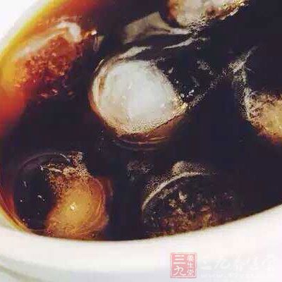 可樂等含咖啡因的飲品能讓人體脫水