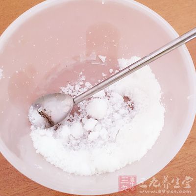 在中國廣大的中小城鎮和農村市場上,糖精的使用也達到了泛濫的地步 在中國廣大的中小城鎮和農村市場上,糖精的使用也達到了泛濫的地步
