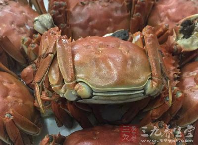 螃蟹味道鮮美，但其性寒涼，有活血祛瘀之功，故對孕婦不利