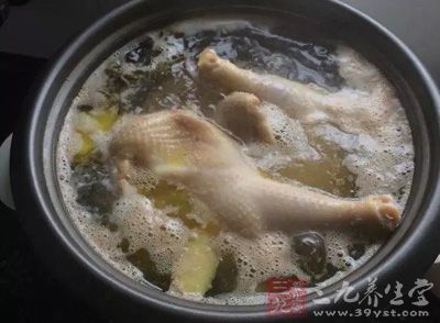 雞肉及家禽家畜的肝、腸、心等內髒都屬於高嘌呤食物 雞肉及家禽家畜的肝、腸、心等內髒都屬於高嘌呤食物