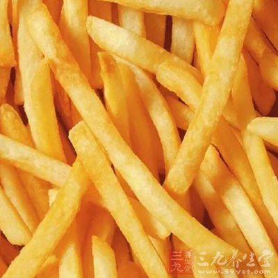 薯條是很多人休閒必備的零食 薯條是很多人休閒必備的零食
