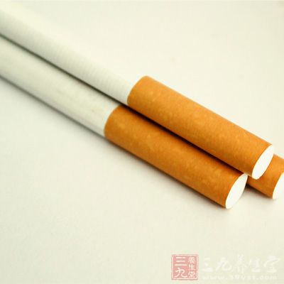 香煙中的有害物質逐漸損傷血管的上皮細胞