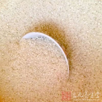 稻糠對肌膚具有很高的滲透性,能維持細胞的柔軟和濕潤 稻糠對肌膚具有很高的滲透性,能維持細胞的柔軟和濕潤