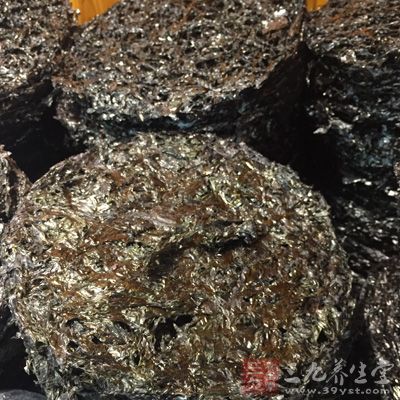 紫菜不宜與柿子同食;不宜與酸澀的水果共同食用,易造成胃腸不適 紫菜不宜與柿子同食;不宜與酸澀的水果共同食用,易造成胃腸不適
