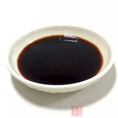 醬油裡有鹽成分,所以也要少吃 醬油裡有鹽成分,所以也要少吃