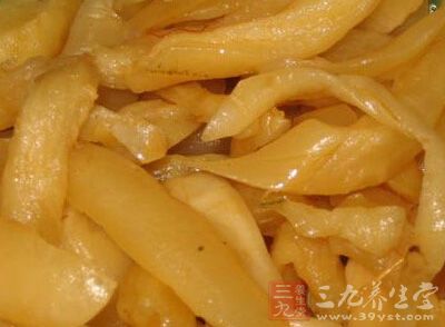 腌制食品當中含有大量的鹽類,而鹽攝入的過多很容易引起高血壓、缺鈣和胃癌等疾病 腌制食品當中含有大量的鹽類,而鹽攝入的過多很容易引起高血壓、缺鈣和胃癌等疾病