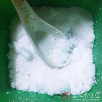 雖然糖是人體的必需品,但是過量的糖分會導致胰島素水平上升,加速皮膚衰老 雖然糖是人體的必需品,但是過量的糖分會導致胰島素水平上升,加速皮膚衰老