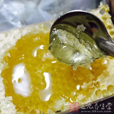 對於那些把飲料當水喝的人群來說,改喝蜂蜜水是不錯的選擇 對於那些把飲料當水喝的人群來說,改喝蜂蜜水是不錯的選擇