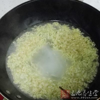 方便面吃多會導致上火