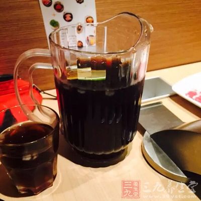 可樂是常見的飲料飲品之一