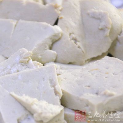 進行豆腐保存的時候,我們可以先用鹽水焯一下 進行豆腐保存的時候,我們可以先用鹽水焯一下