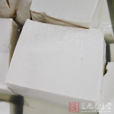 北豆腐一塊,黑木耳一把,泡發的,香菇醬一湯匙 北豆腐一塊,黑木耳一把,泡發的,香菇醬一湯匙