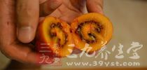 一旦我們把核咬碎，這種物質就會自然的流淌出來