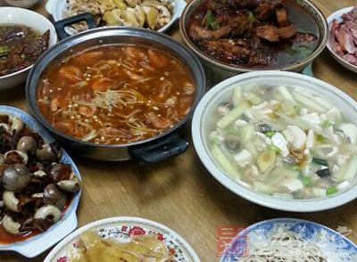 暴飲暴食又易損害胃的自我保護機制 暴飲暴食又易損害胃的自我保護機制
