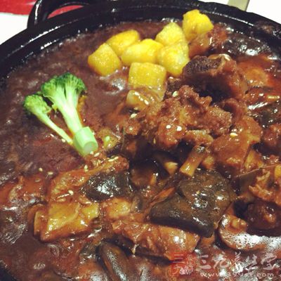 如果咀嚼不細、狼吞虎咽,食物粗糙,就會增加胃的負擔 如果咀嚼不細、狼吞虎咽,食物粗糙,就會增加胃的負擔