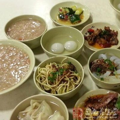 不少人為了省事，將第二天早餐提前做好