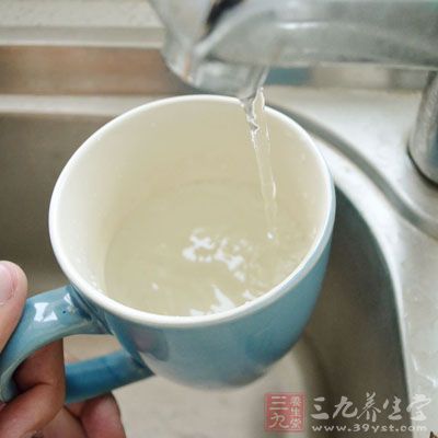 早上喝自來水對健康是有傷害的
