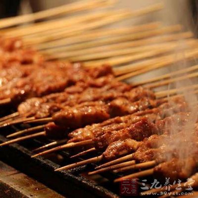 食物經過燒烤後會使其損失大量的脂肪和蛋白質