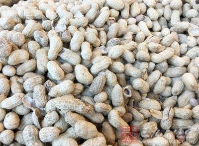 吃花生能夠降低膽固醇、延緩身體衰老