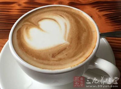 咖啡有益醒腦，但也會激活汗腺，使體味增加