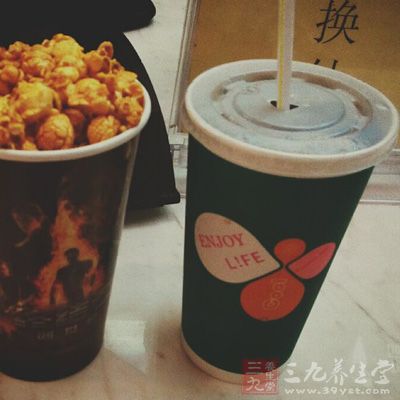 碳酸飲料就是雪碧、可樂、果味汽水等