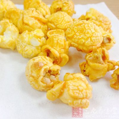 爆米花的主要加工原料是玉米粒